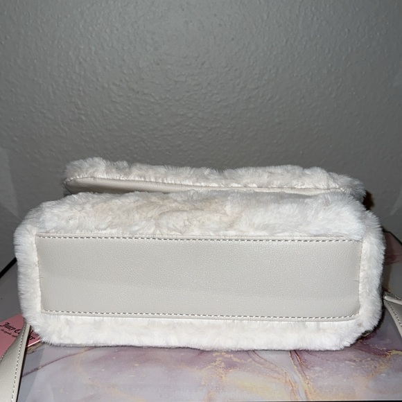 JUICY COUTURE Let’s Get Cozy Crossbody8Hx10Win-Angel Color - Picture 8 of 16